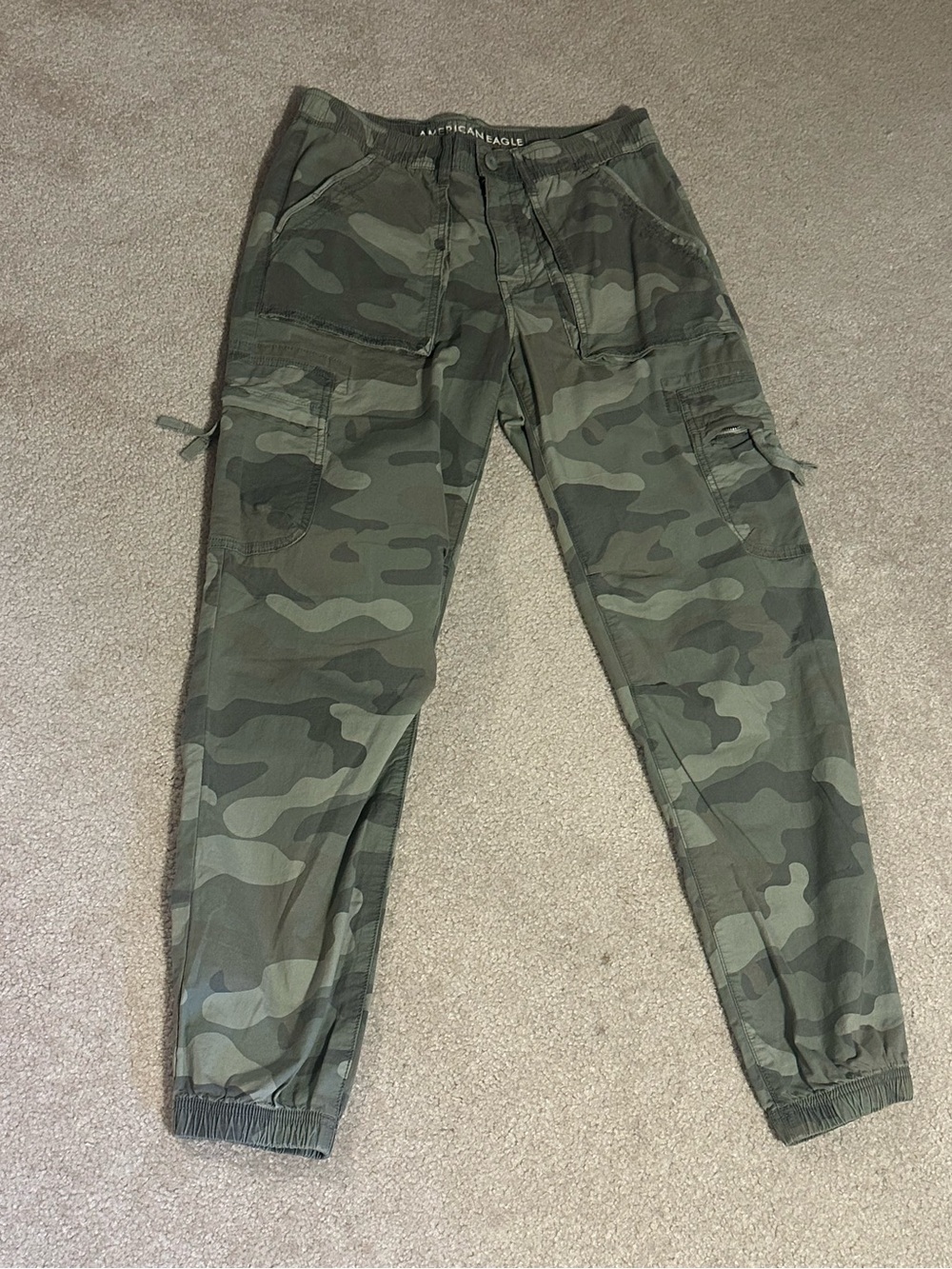 American Eagle Green Camo Cargo Joggers 6 long